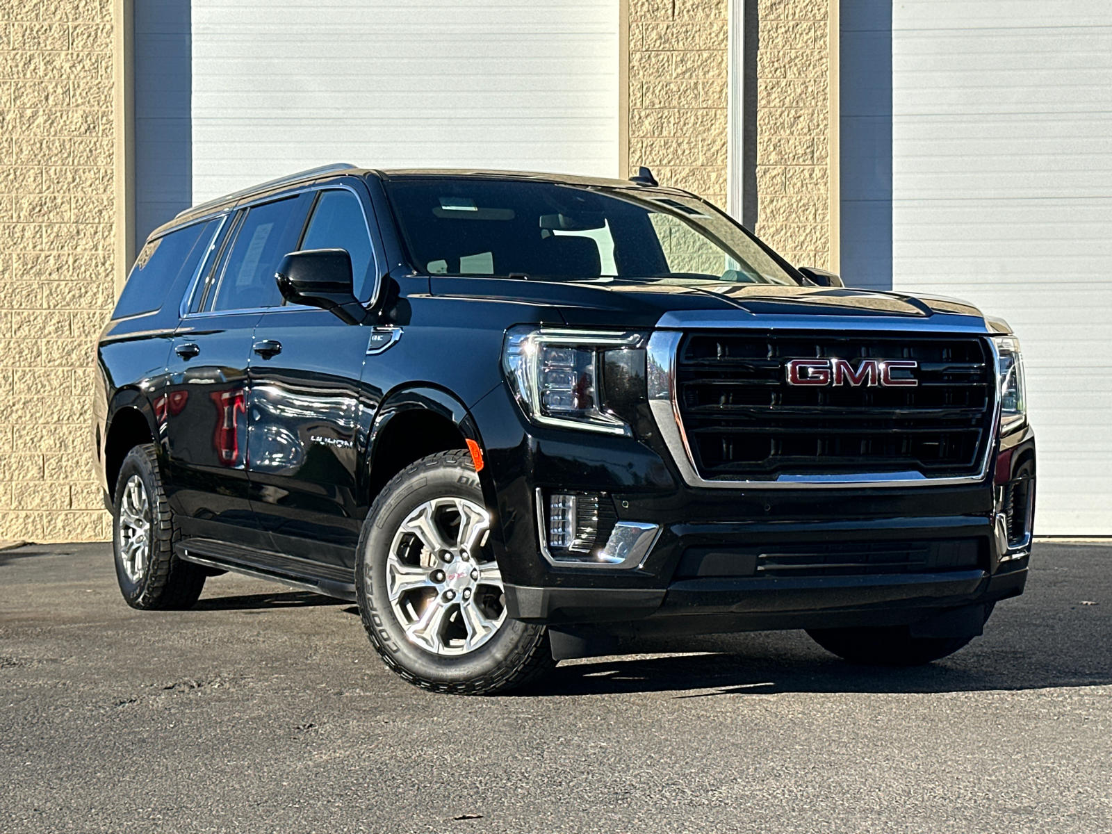 2023 GMC Yukon XL SLE 1