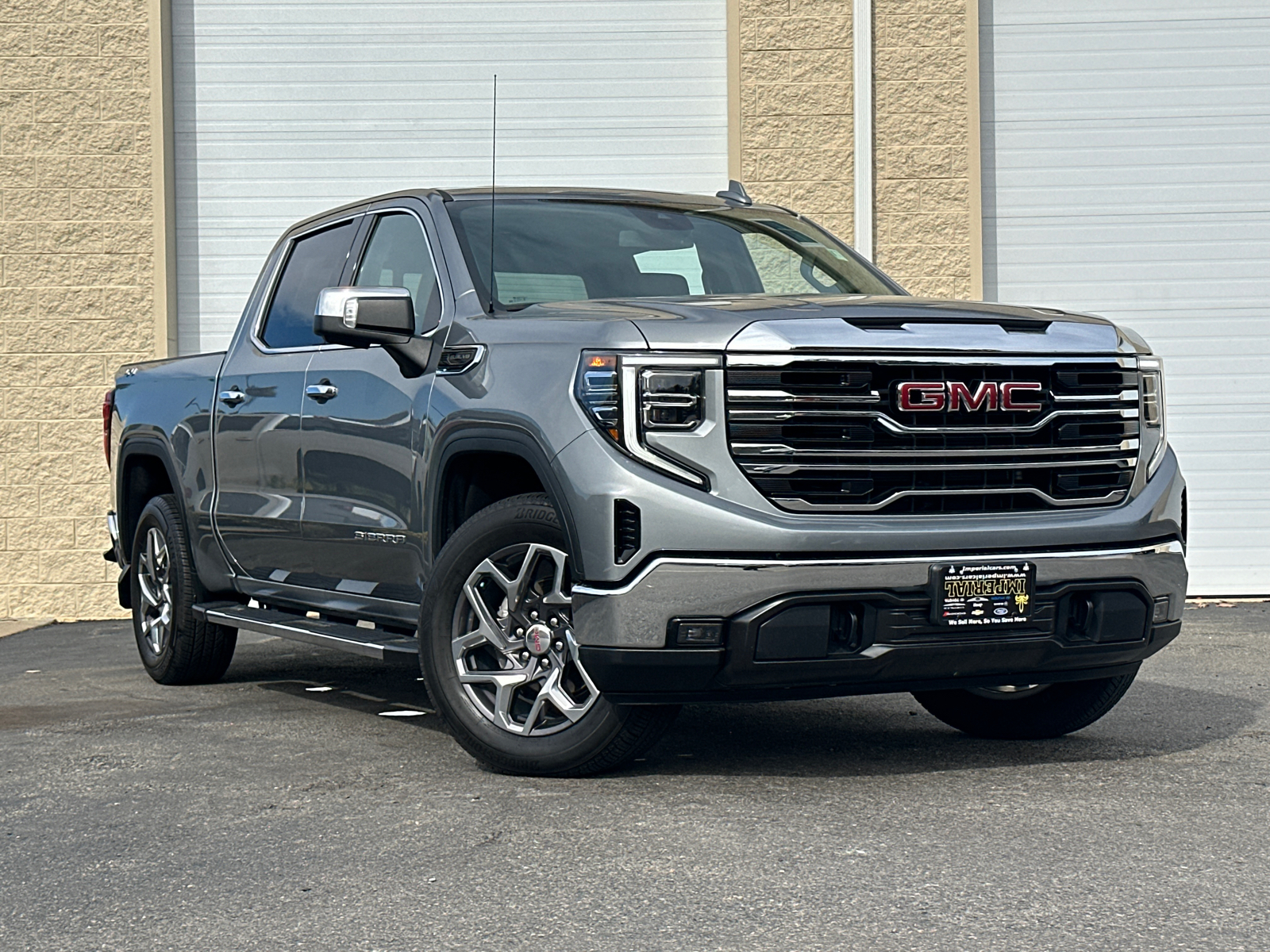 2023 GMC Sierra 1500 SLT 1