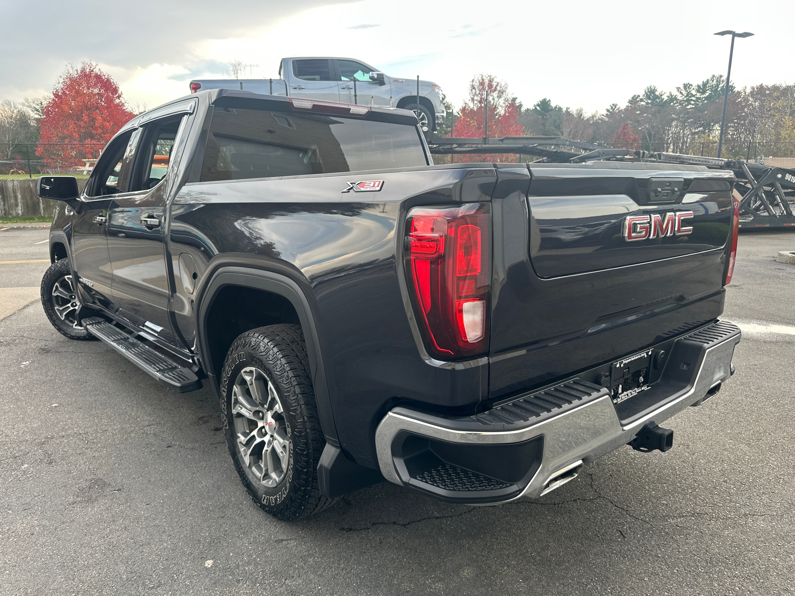 2023 GMC Sierra 1500 SLE 8