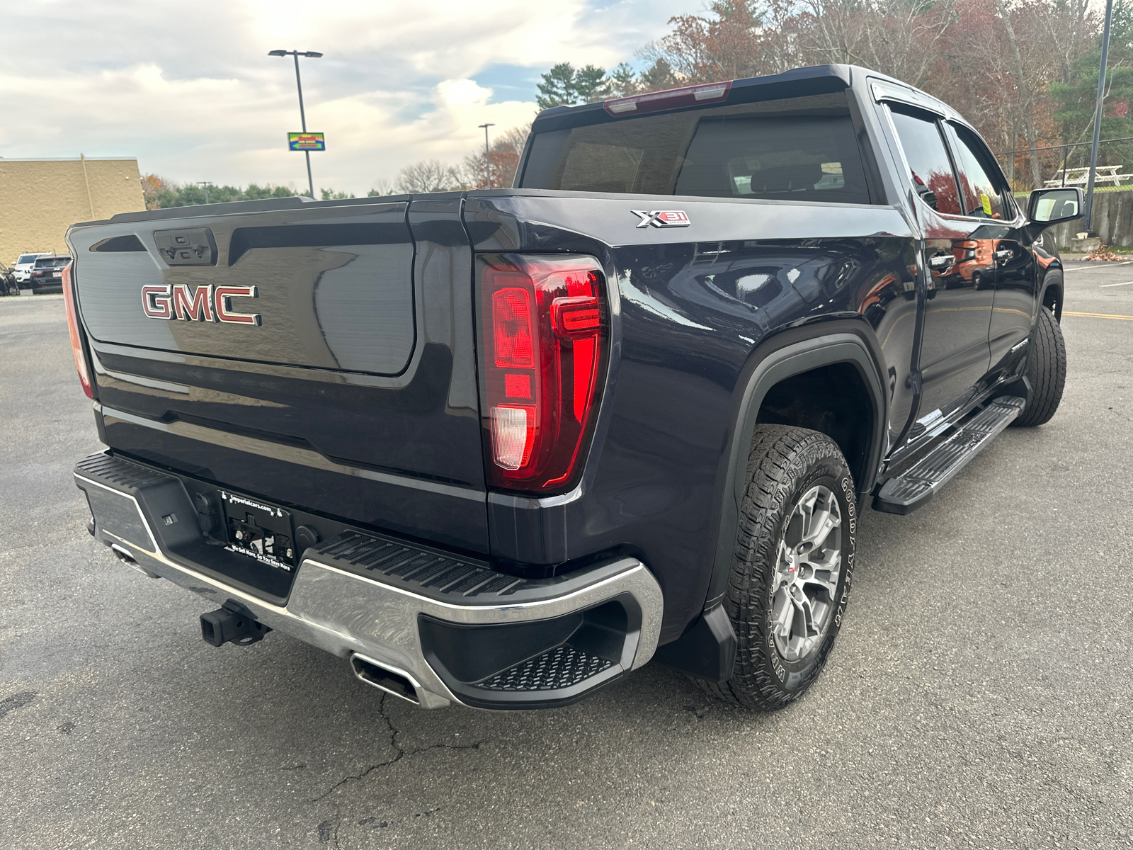 2023 GMC Sierra 1500 SLE 11