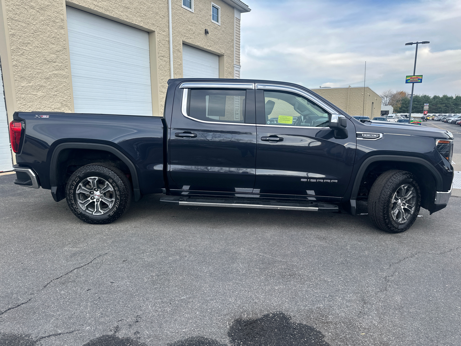 2023 GMC Sierra 1500 SLE 12