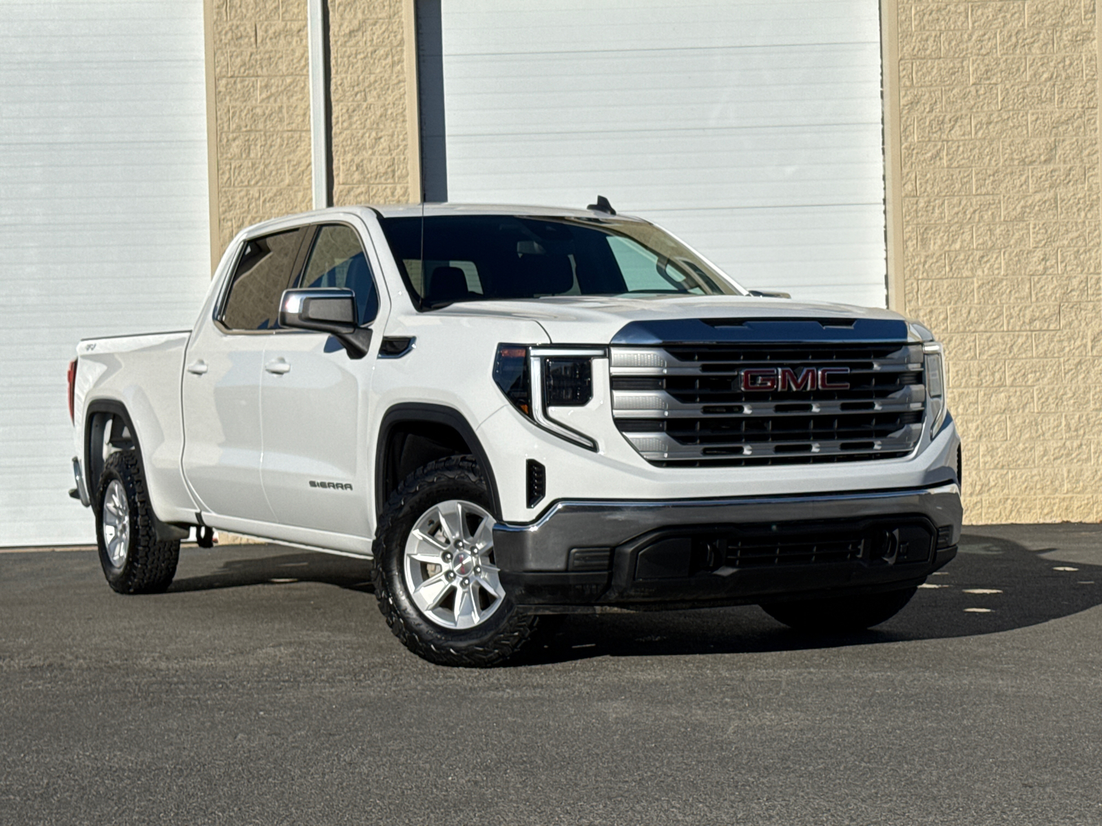 2023 GMC Sierra 1500 SLE 1