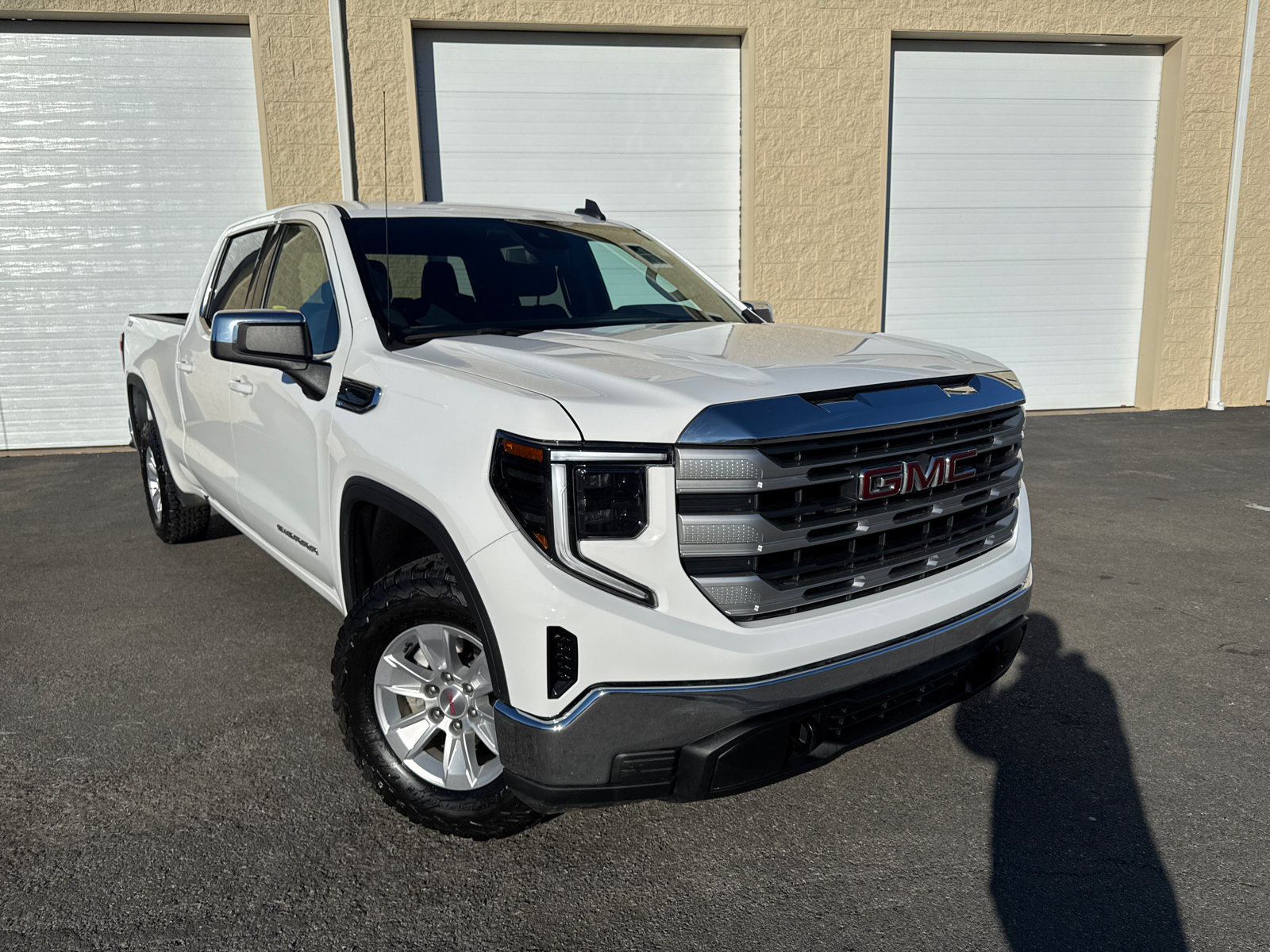 2023 GMC Sierra 1500 SLE 2