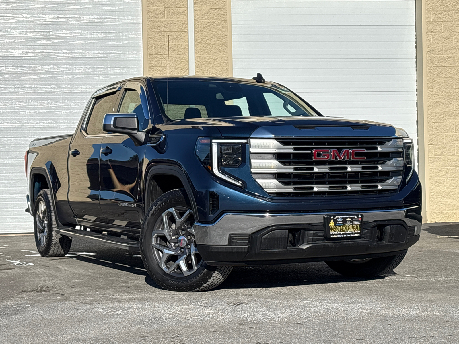 2023 GMC Sierra 1500 SLE 1