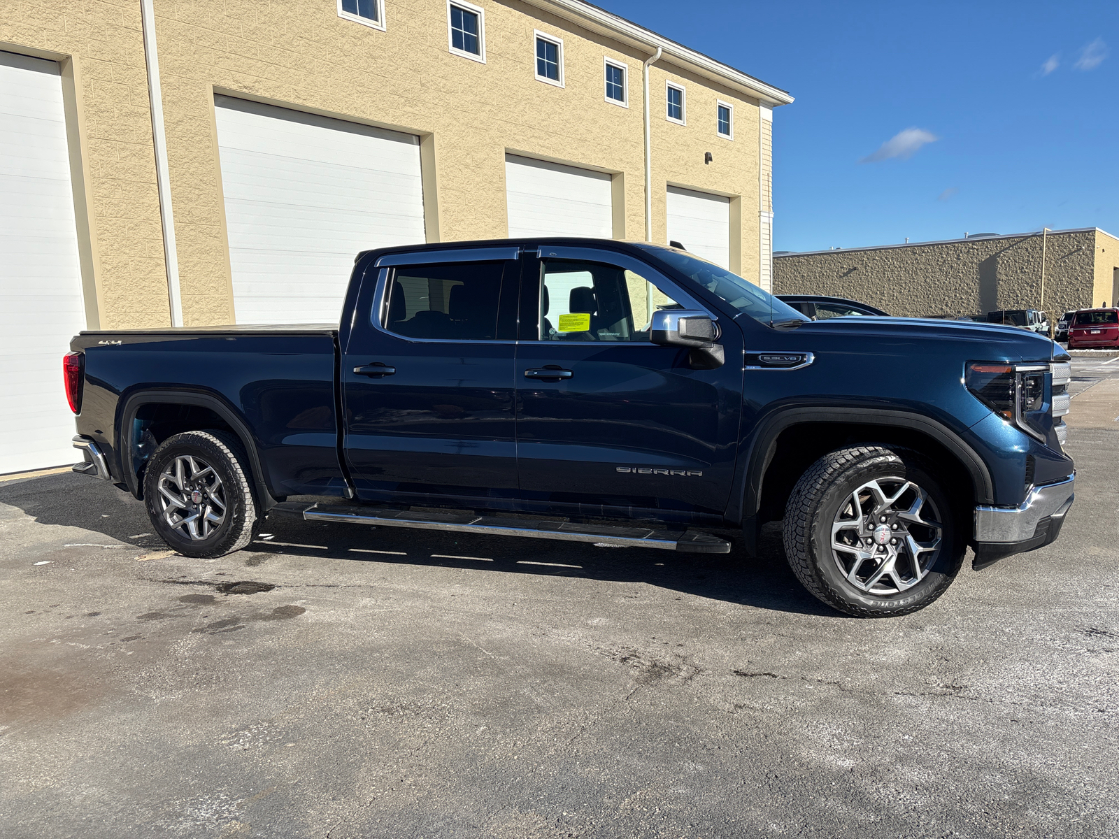 2023 GMC Sierra 1500 SLE 11