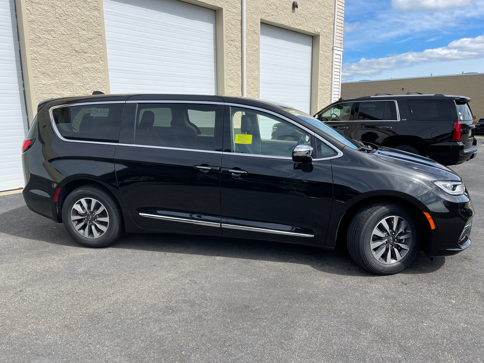 2023 Chrysler Pacifica Hybrid Limited 15