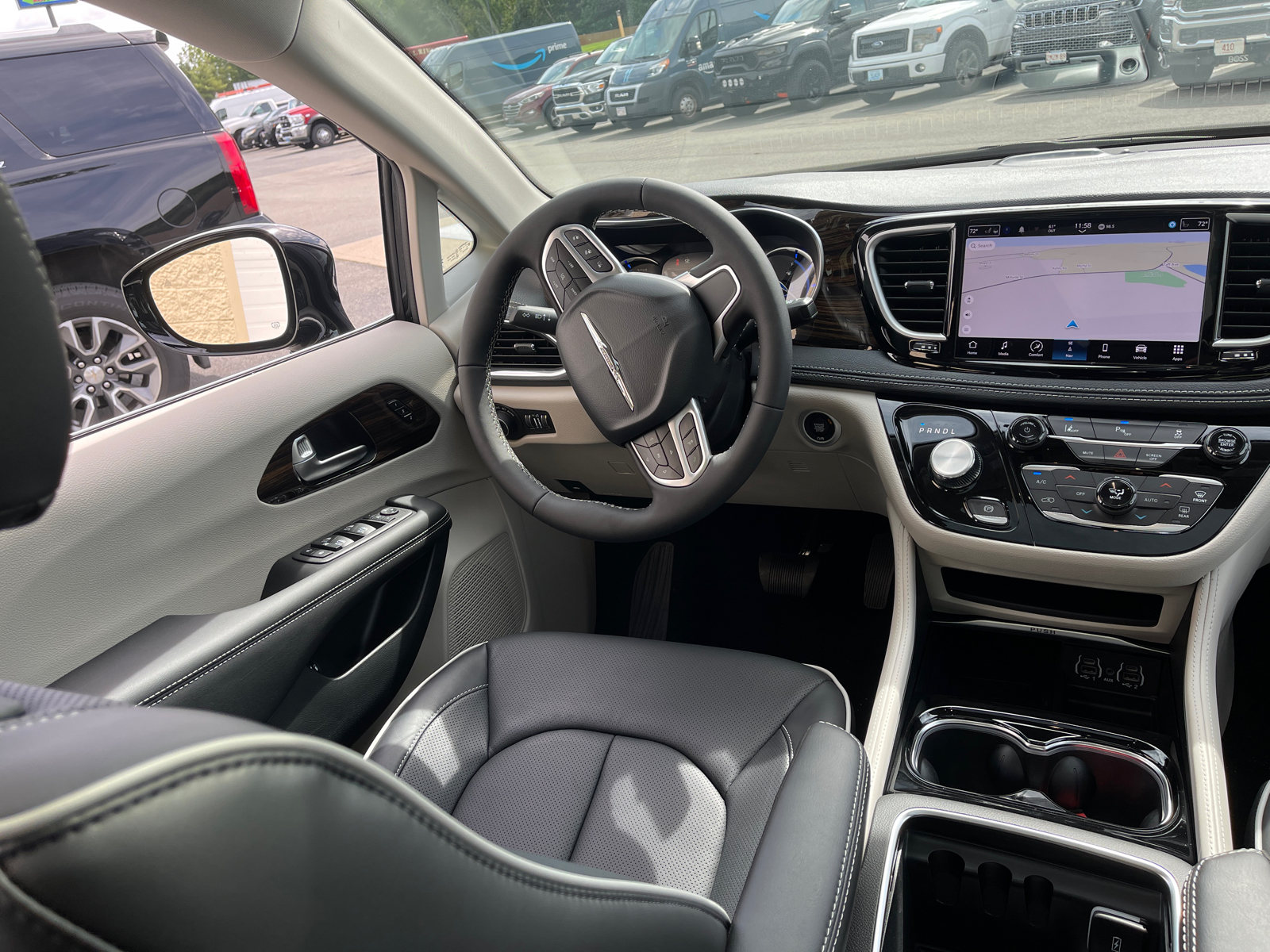 2023 Chrysler Pacifica Hybrid Limited 22