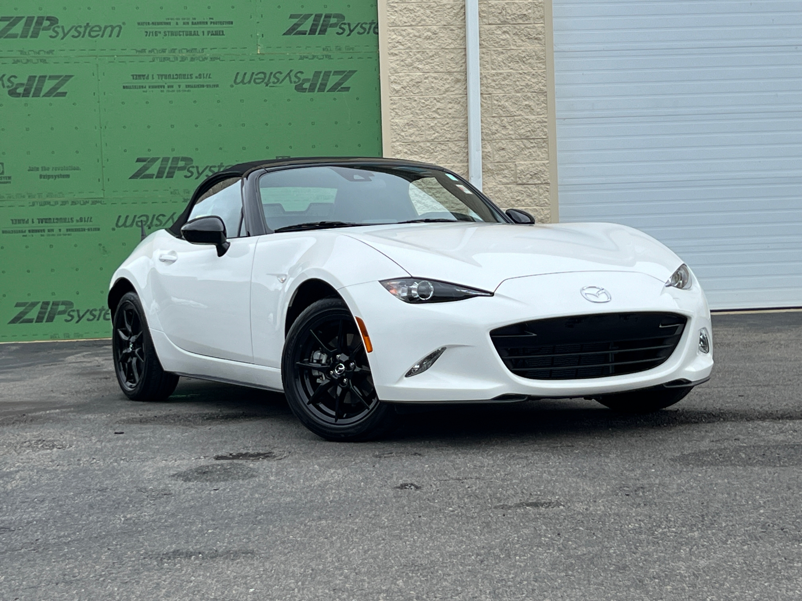 2020 Mazda MX-5 Miata Sport 2