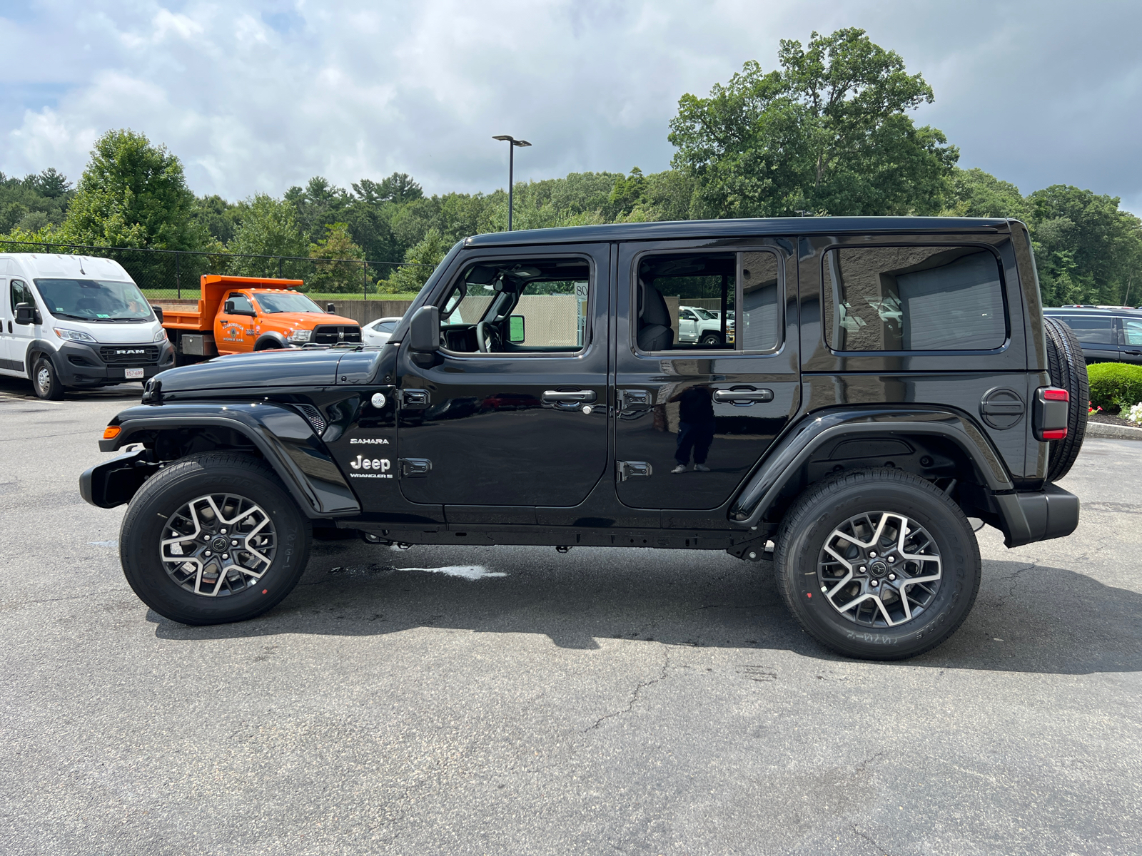 2024 Jeep Wrangler Sahara 5