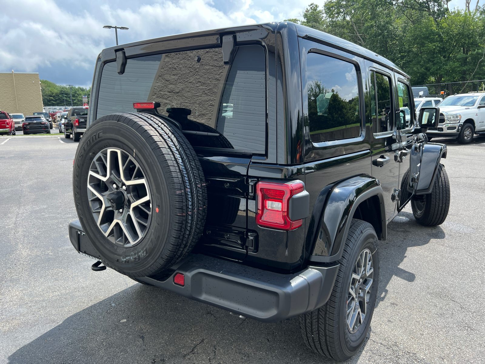 2024 Jeep Wrangler Sahara 10