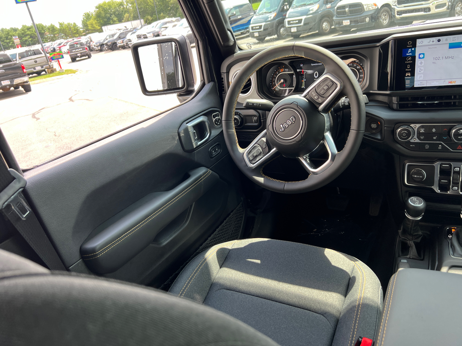 2024 Jeep Wrangler Sahara 16