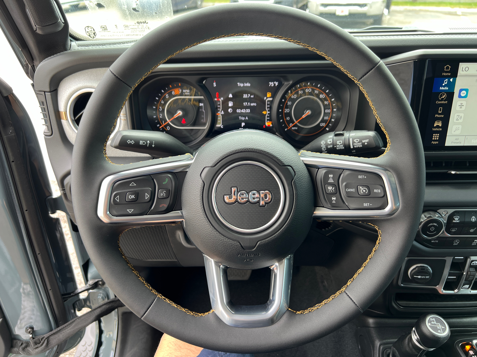 2024 Jeep Wrangler Sahara 17