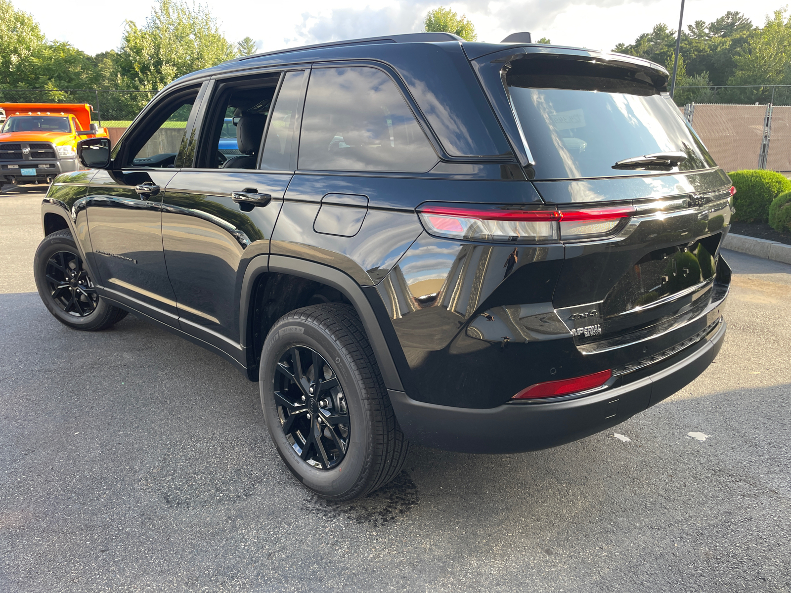 2024 Jeep Grand Cherokee Altitude X 8