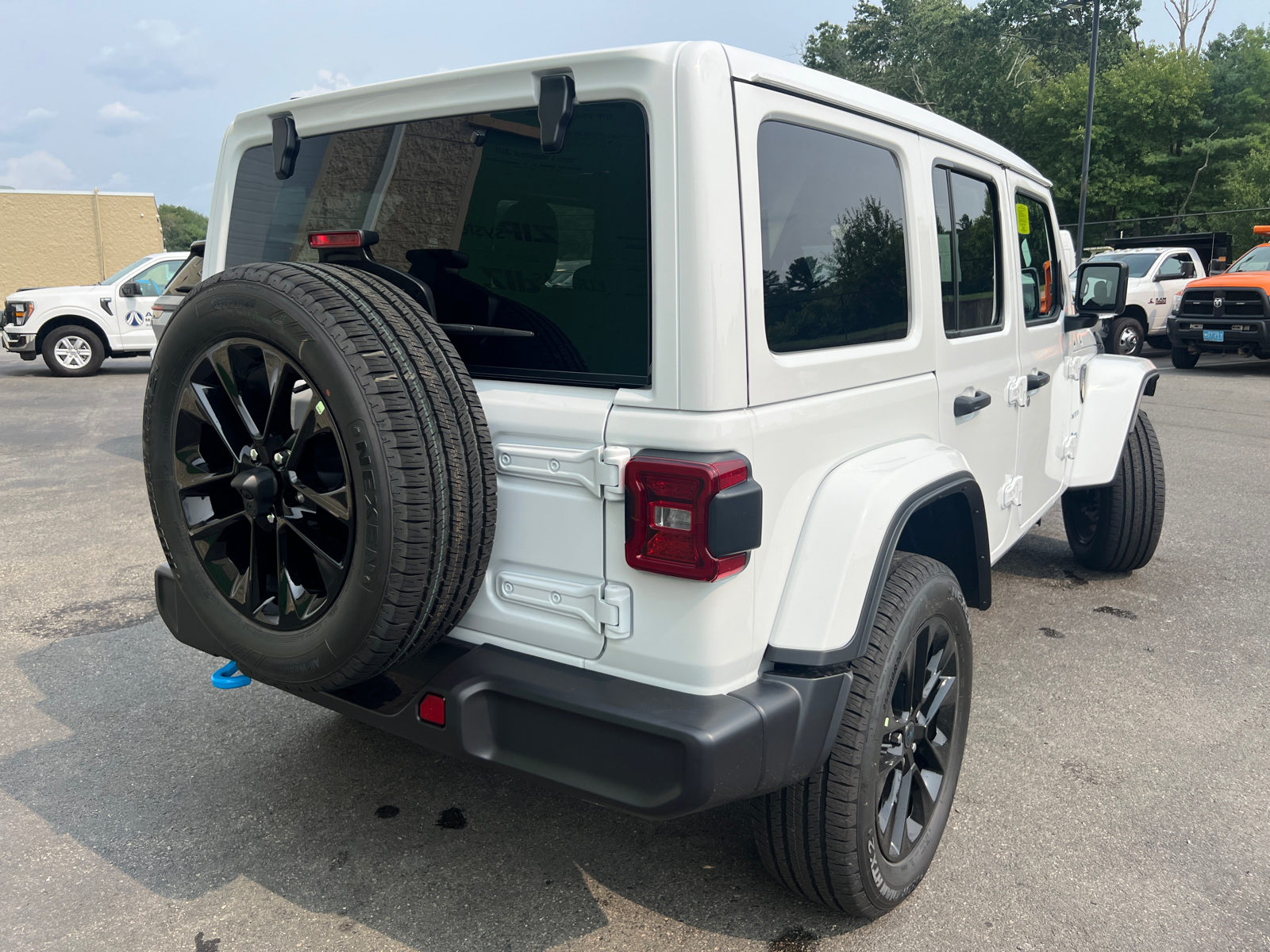 2024 Jeep Wrangler Sahara 4xe 10