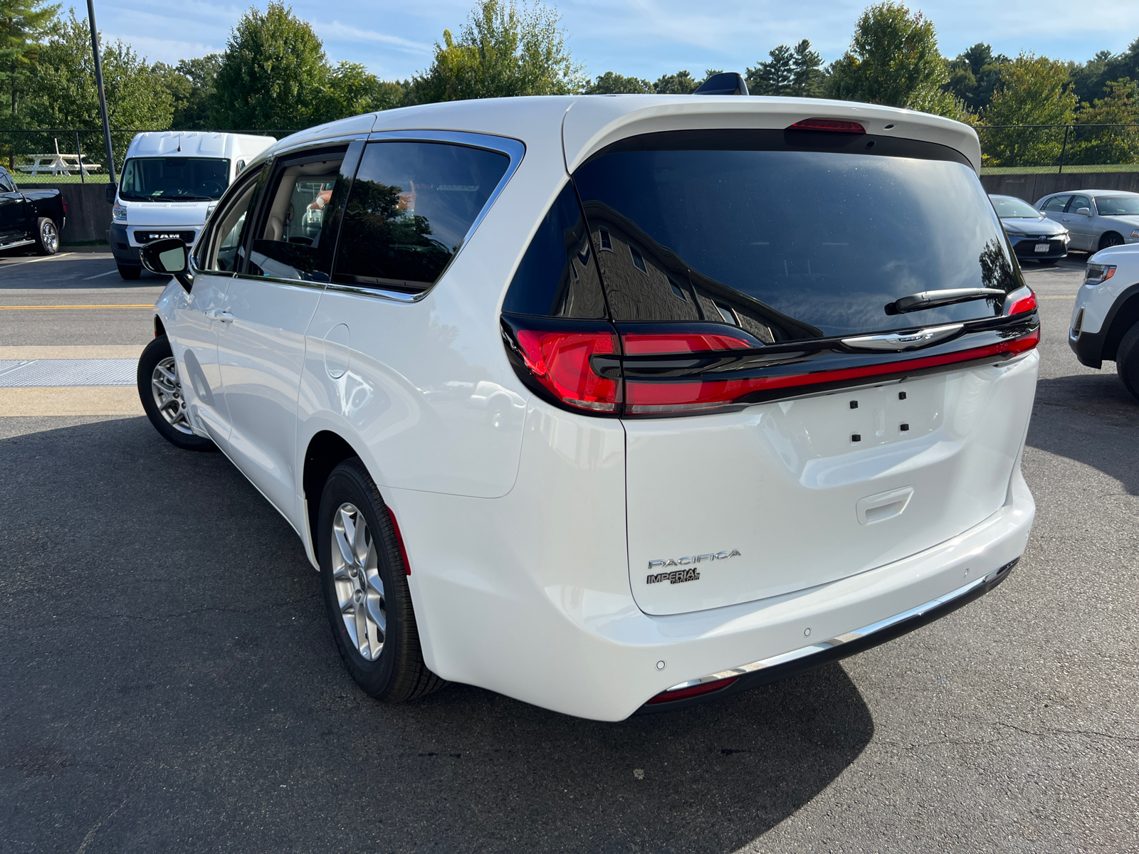 2024 Chrysler Pacifica Touring L 8