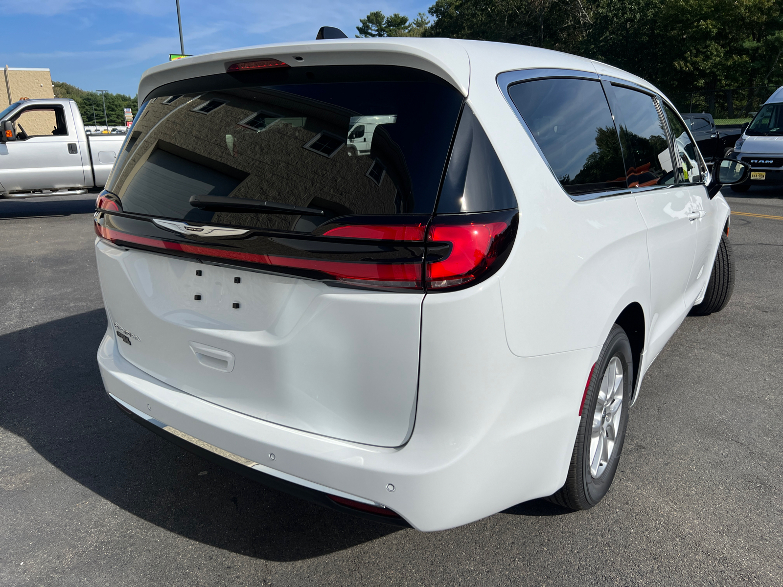 2024 Chrysler Pacifica Touring L 11