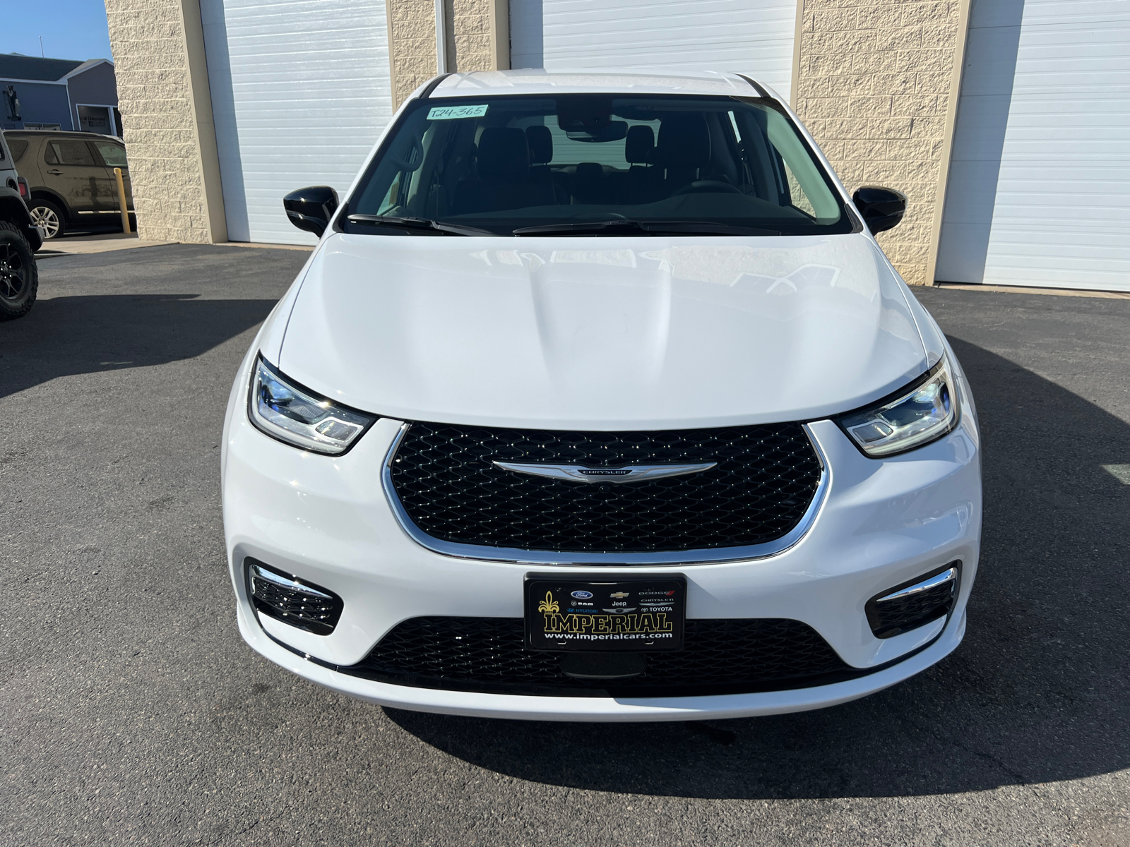 2024 Chrysler Pacifica Touring L 3