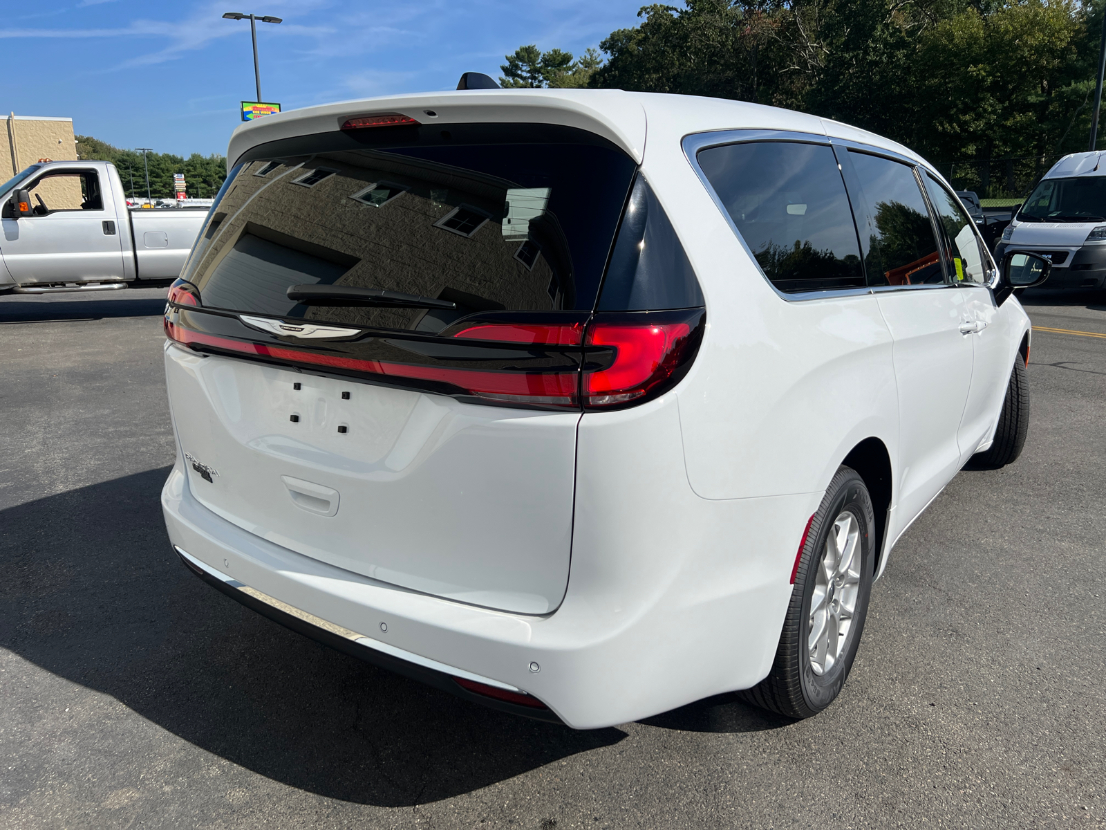 2024 Chrysler Pacifica Touring L 10