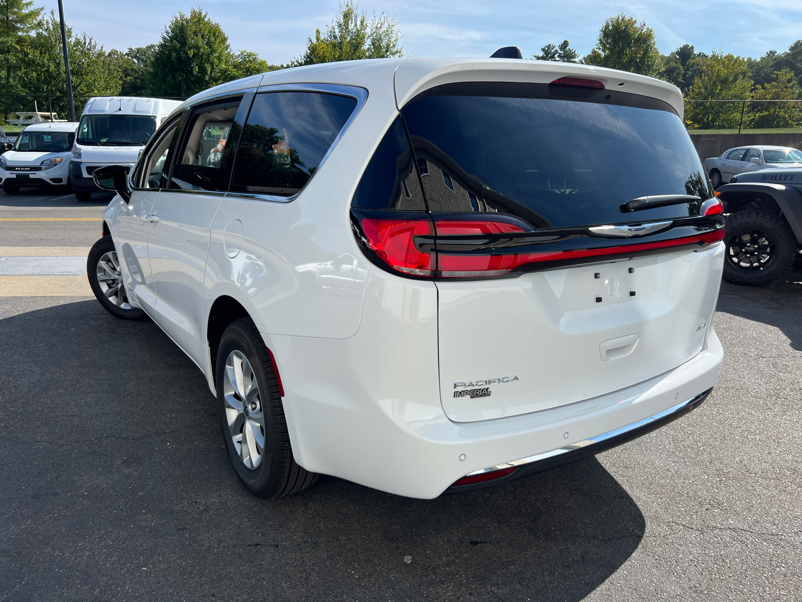 2024 Chrysler Pacifica Touring L 8