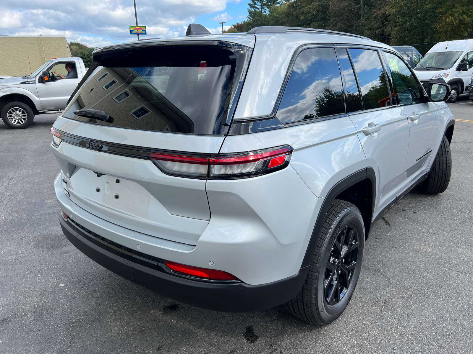 2024 Jeep Grand Cherokee Altitude X 10