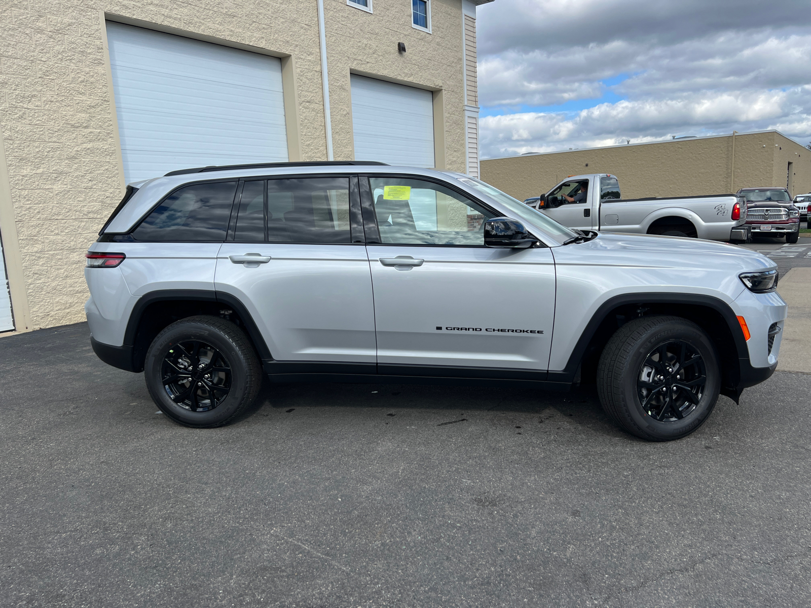 2024 Jeep Grand Cherokee Altitude X 11