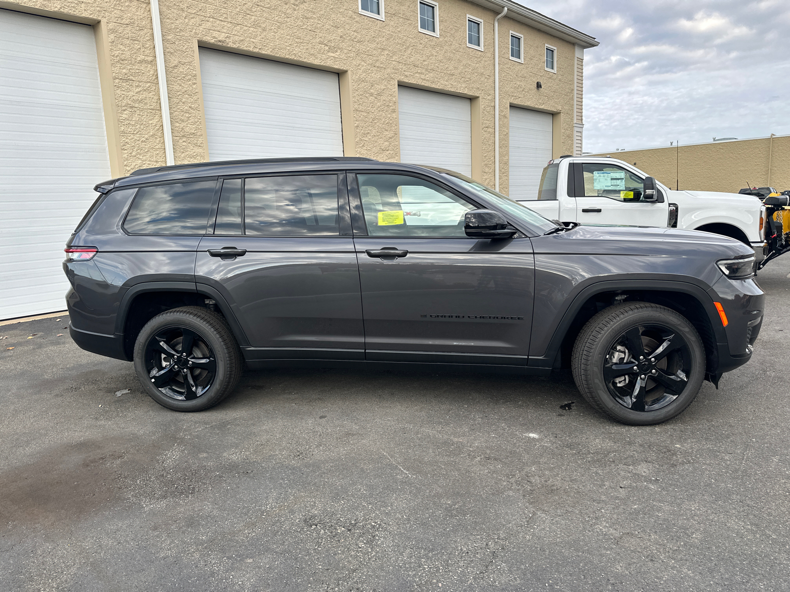 2024 Jeep Grand Cherokee L Limited 11