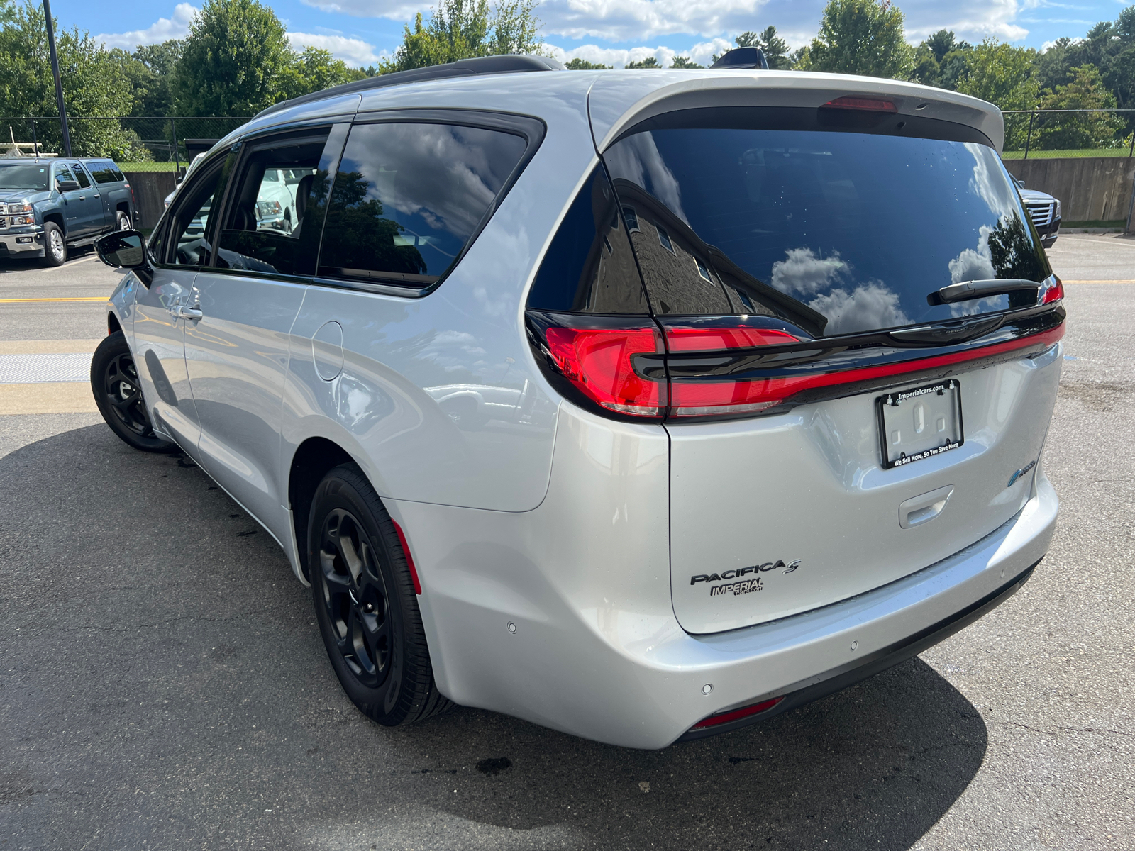 2024 Chrysler Pacifica Hybrid Select 7