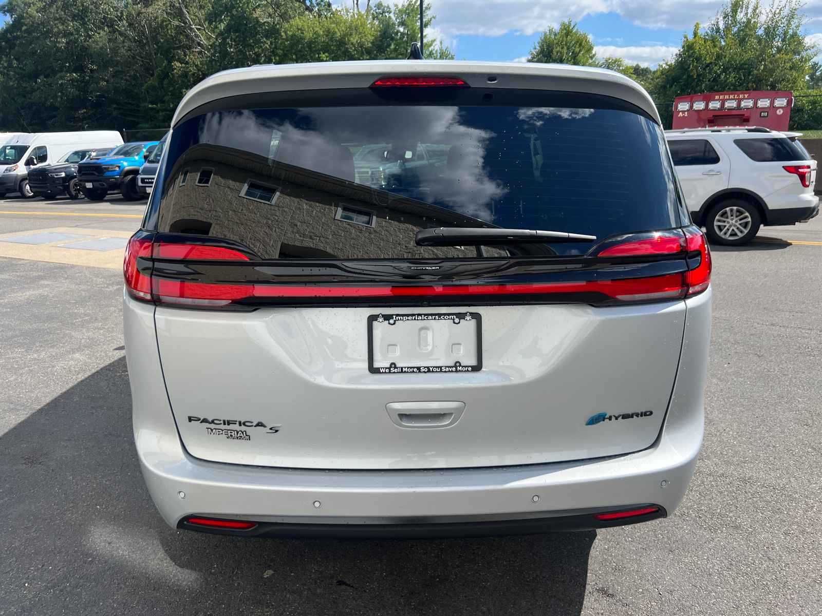 2024 Chrysler Pacifica Hybrid Select 8