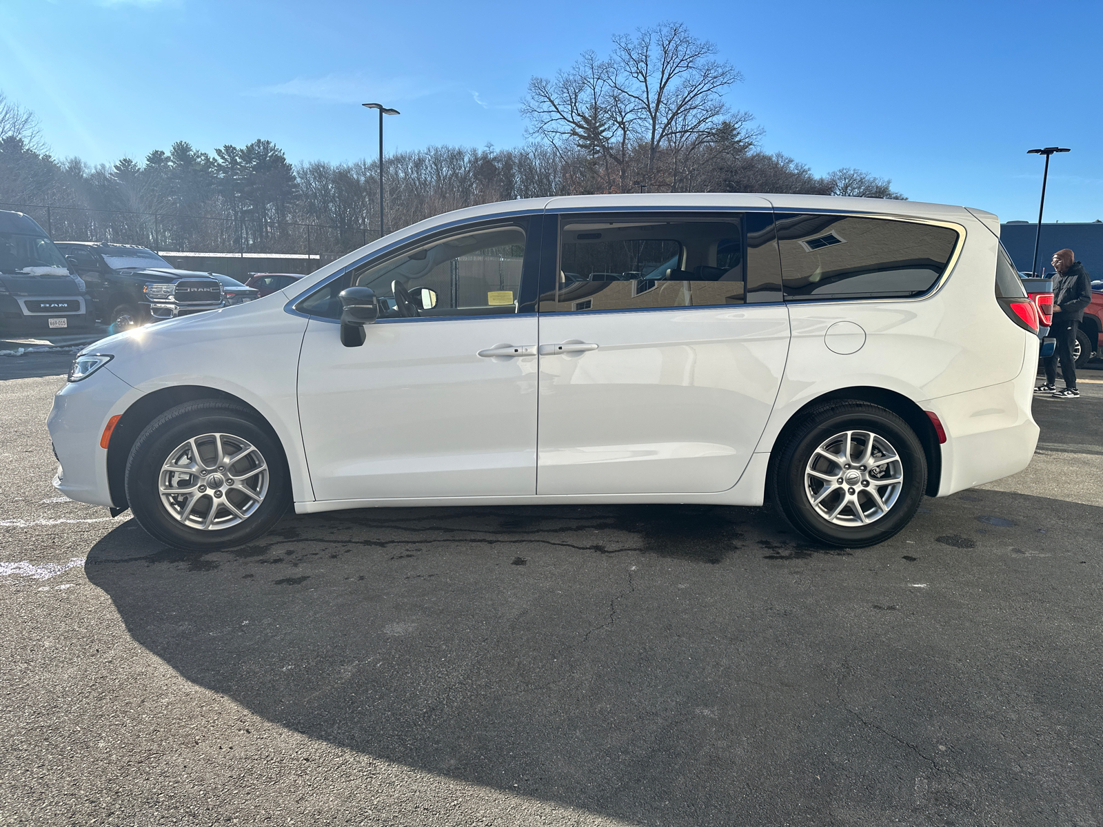 2024 Chrysler Pacifica Touring L 5