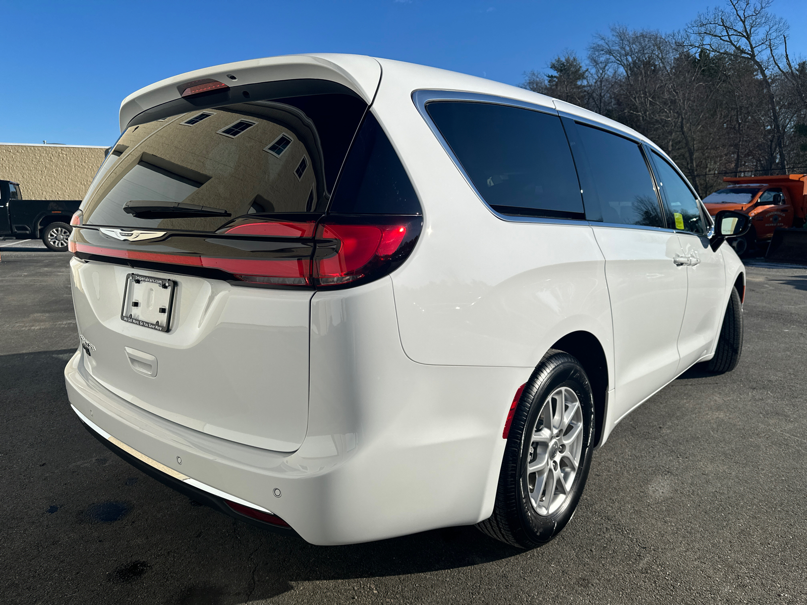 2024 Chrysler Pacifica Touring L 10