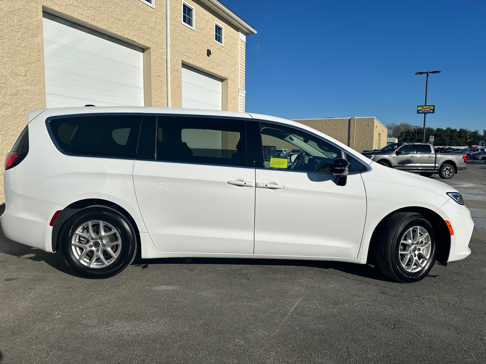 2024 Chrysler Pacifica Touring L 11