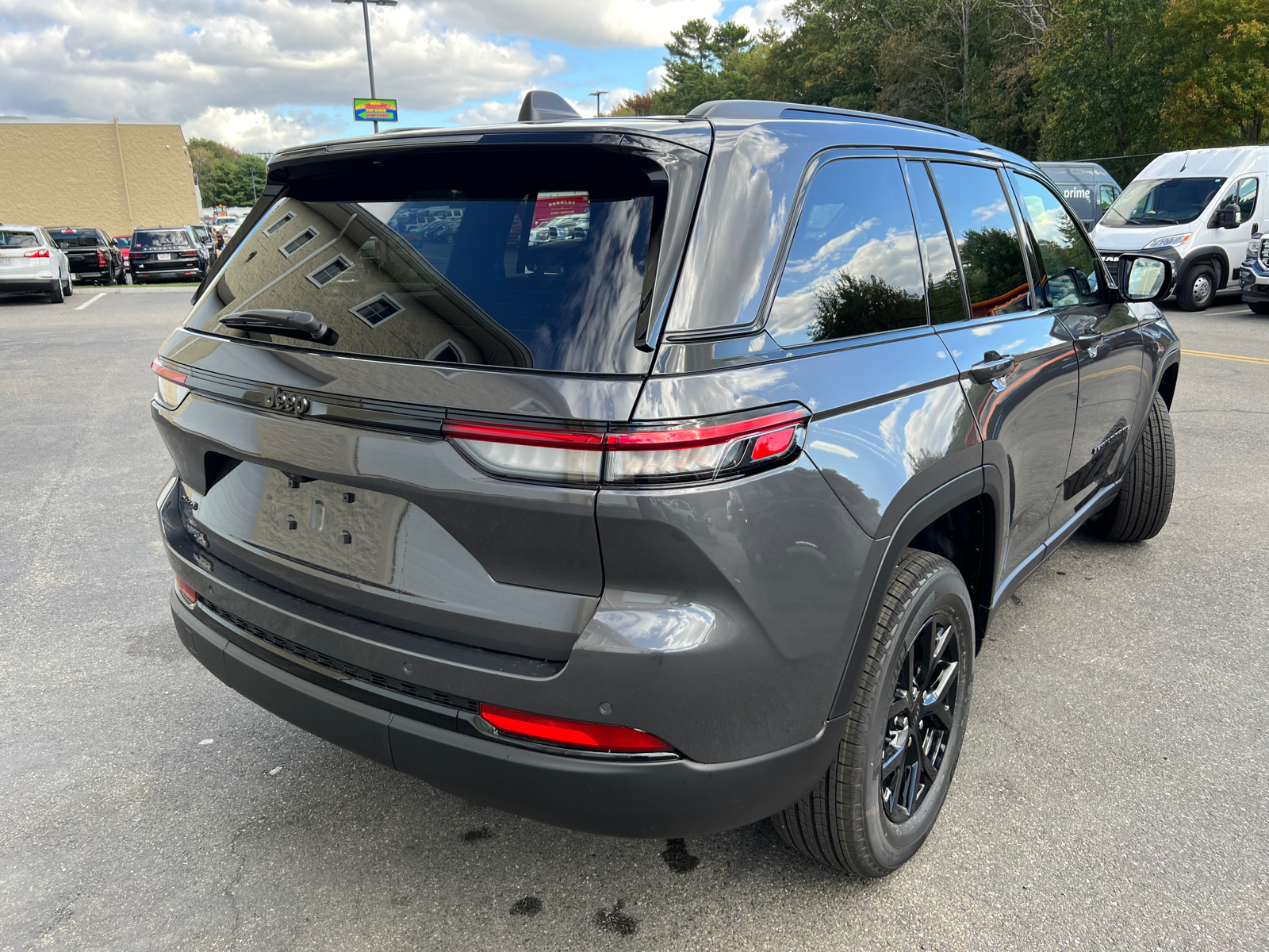 2025 Jeep Grand Cherokee Altitude X 10