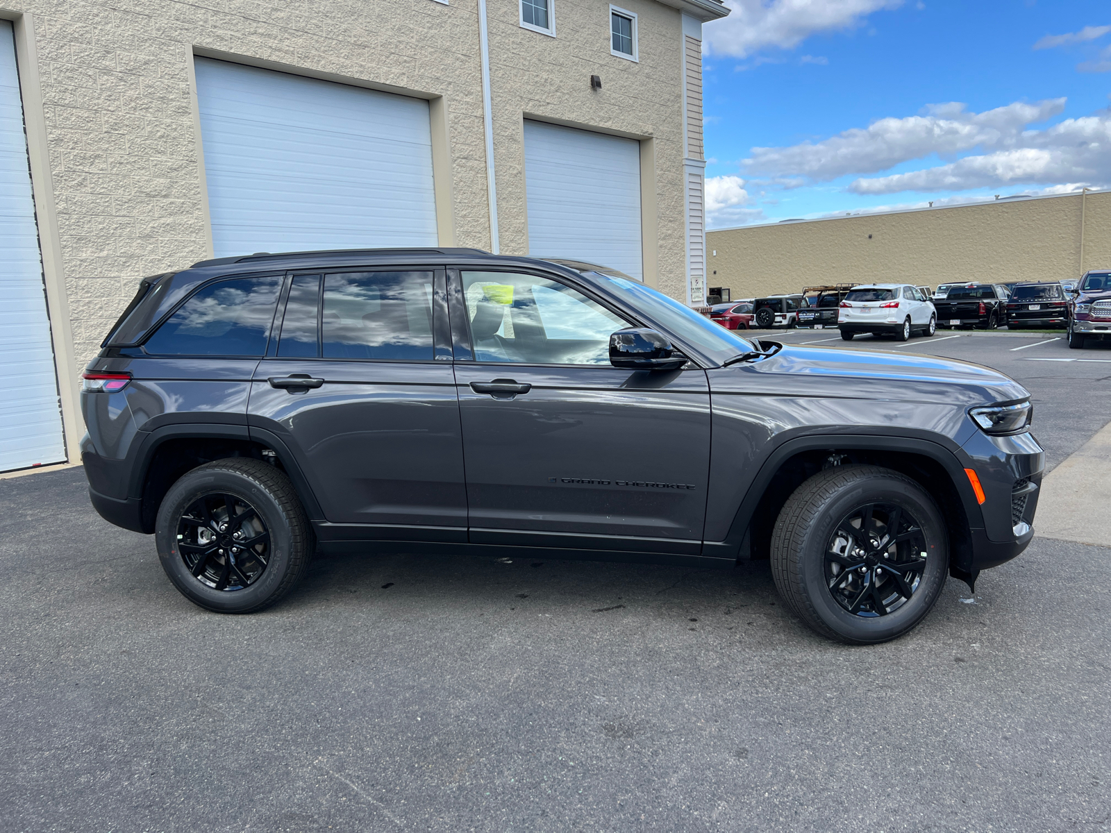 2025 Jeep Grand Cherokee Altitude X 11