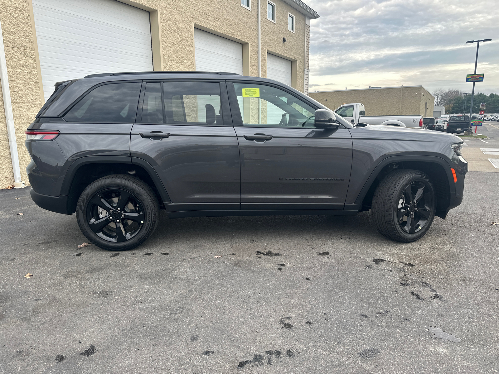 2025 Jeep Grand Cherokee Limited 12