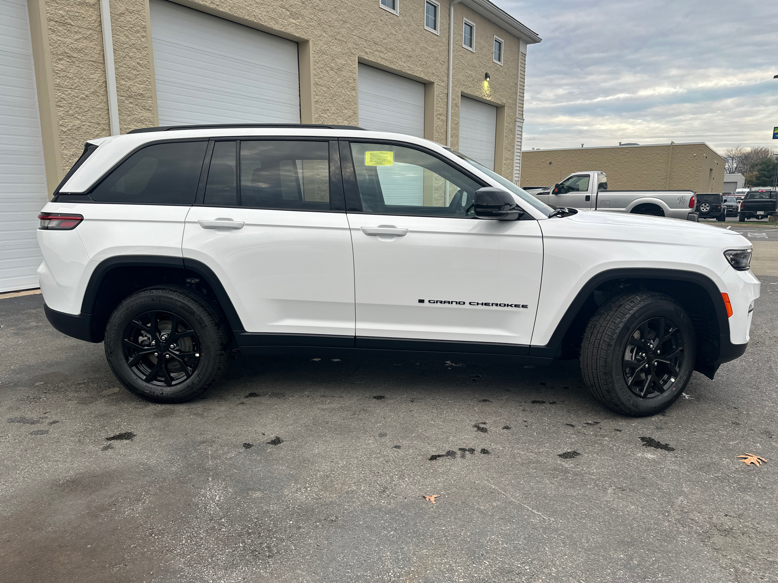 2025 Jeep Grand Cherokee Altitude X 12