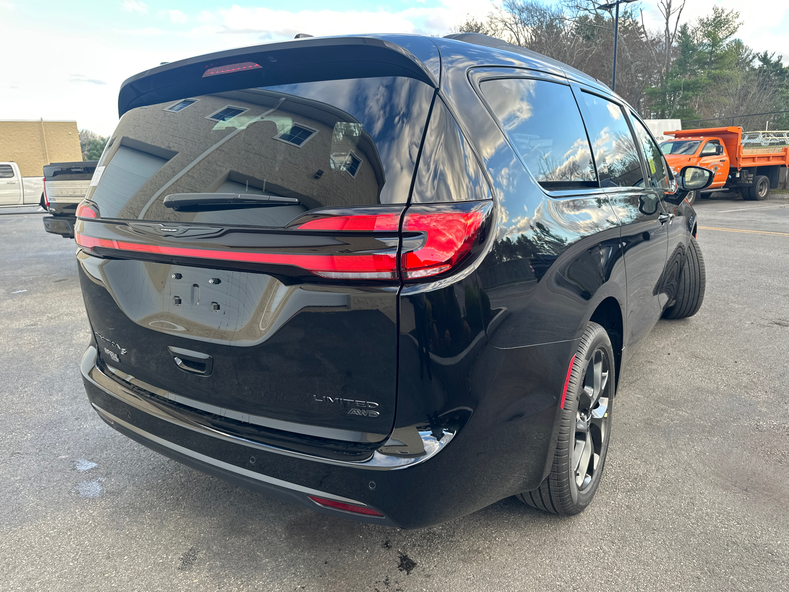 2025 Chrysler Pacifica Limited 11