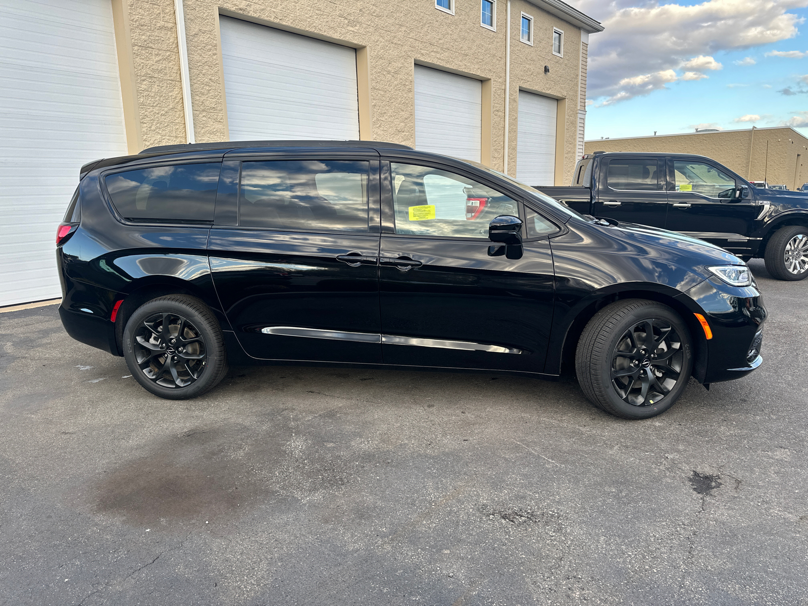 2025 Chrysler Pacifica Limited 12