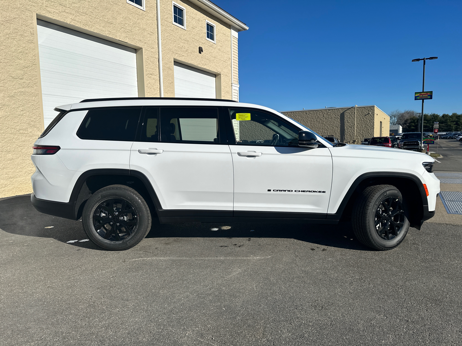 2025 Jeep Grand Cherokee L Altitude X 11