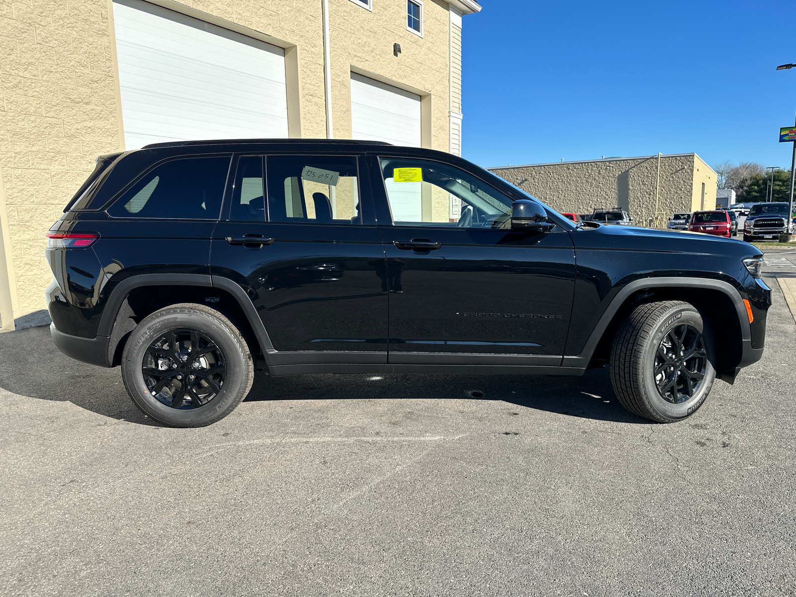 2025 Jeep Grand Cherokee Altitude X 11