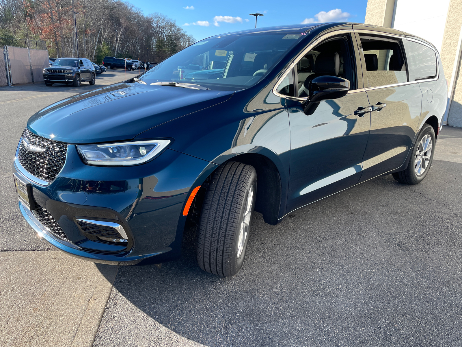 2025 Chrysler Pacifica  4