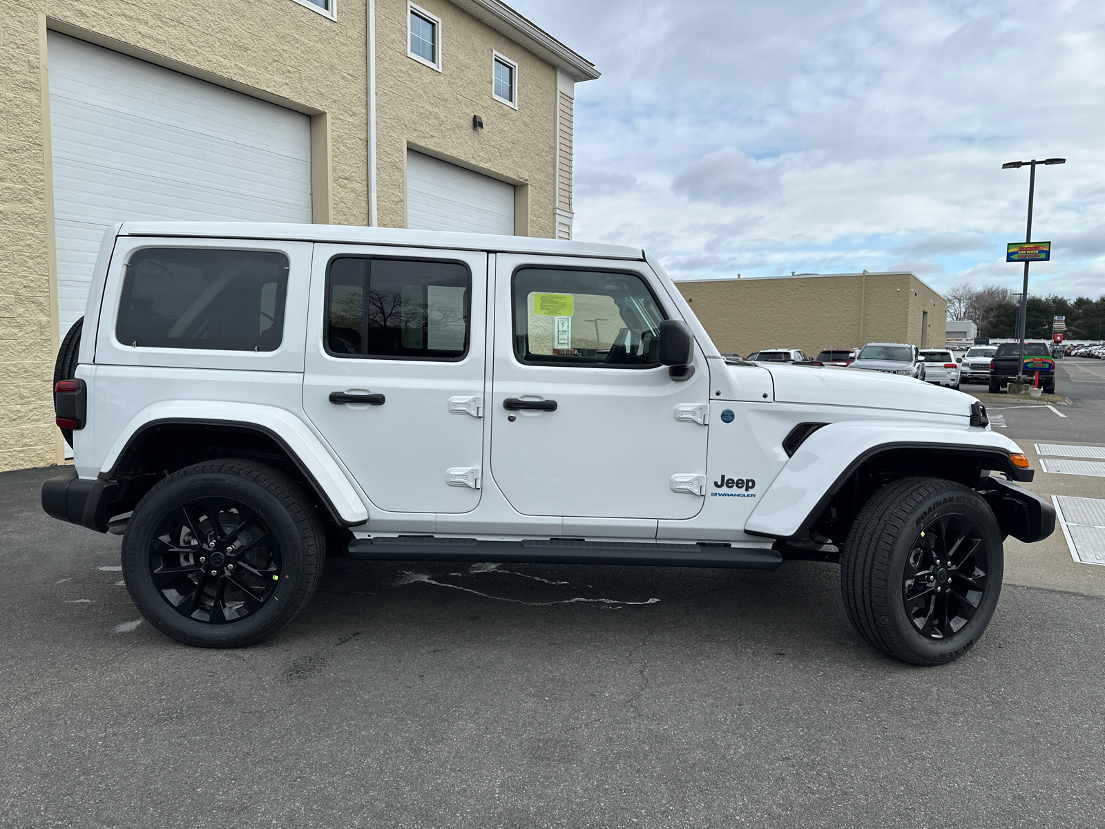 2025 Jeep Wrangler Sahara 4xe 11