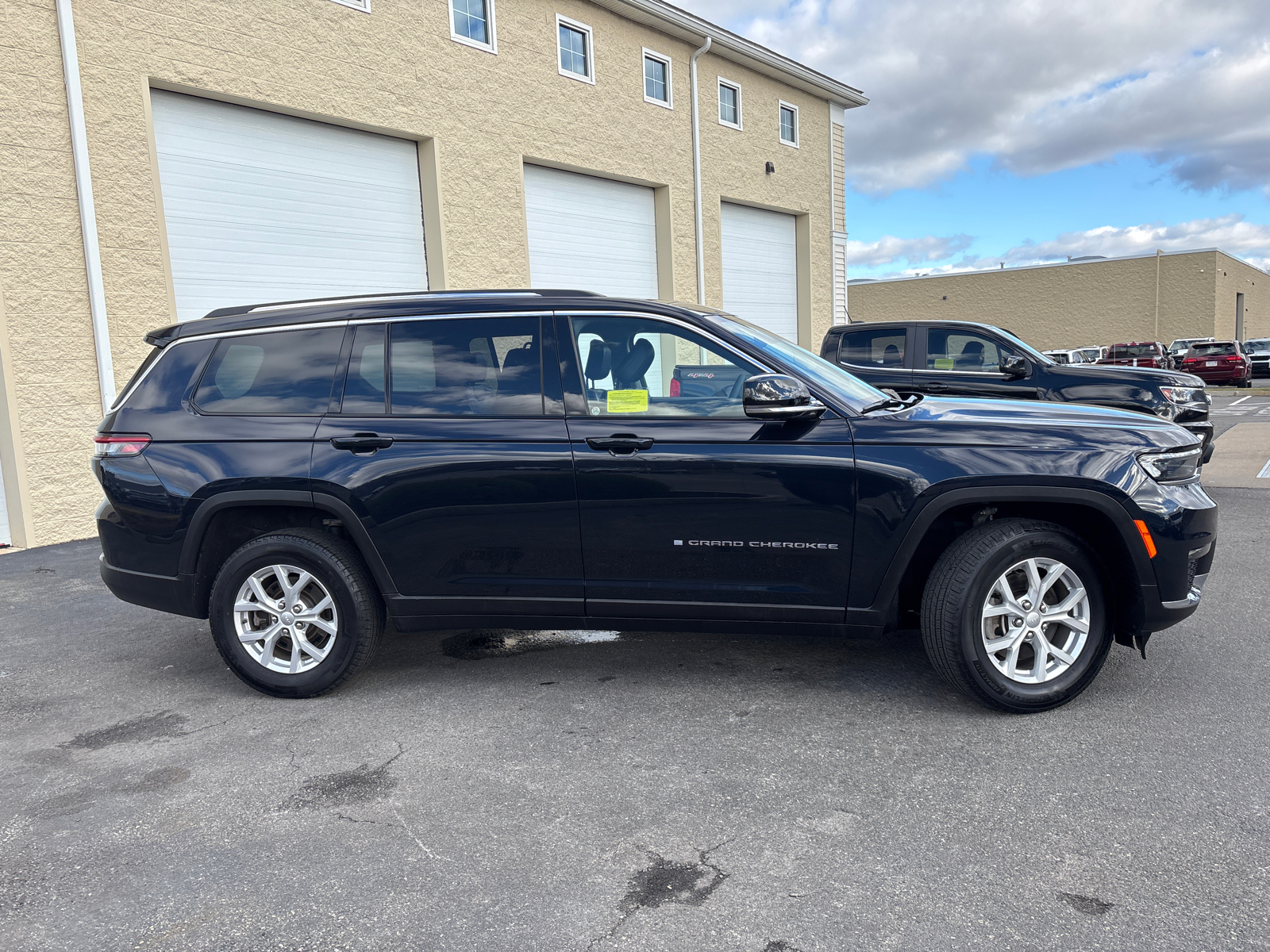 2023 Jeep Grand Cherokee L Limited 11