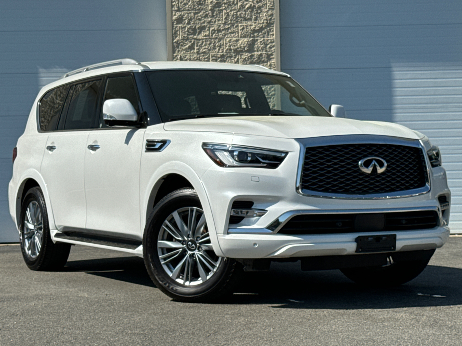 2022 INFINITI QX80 LUXE 2