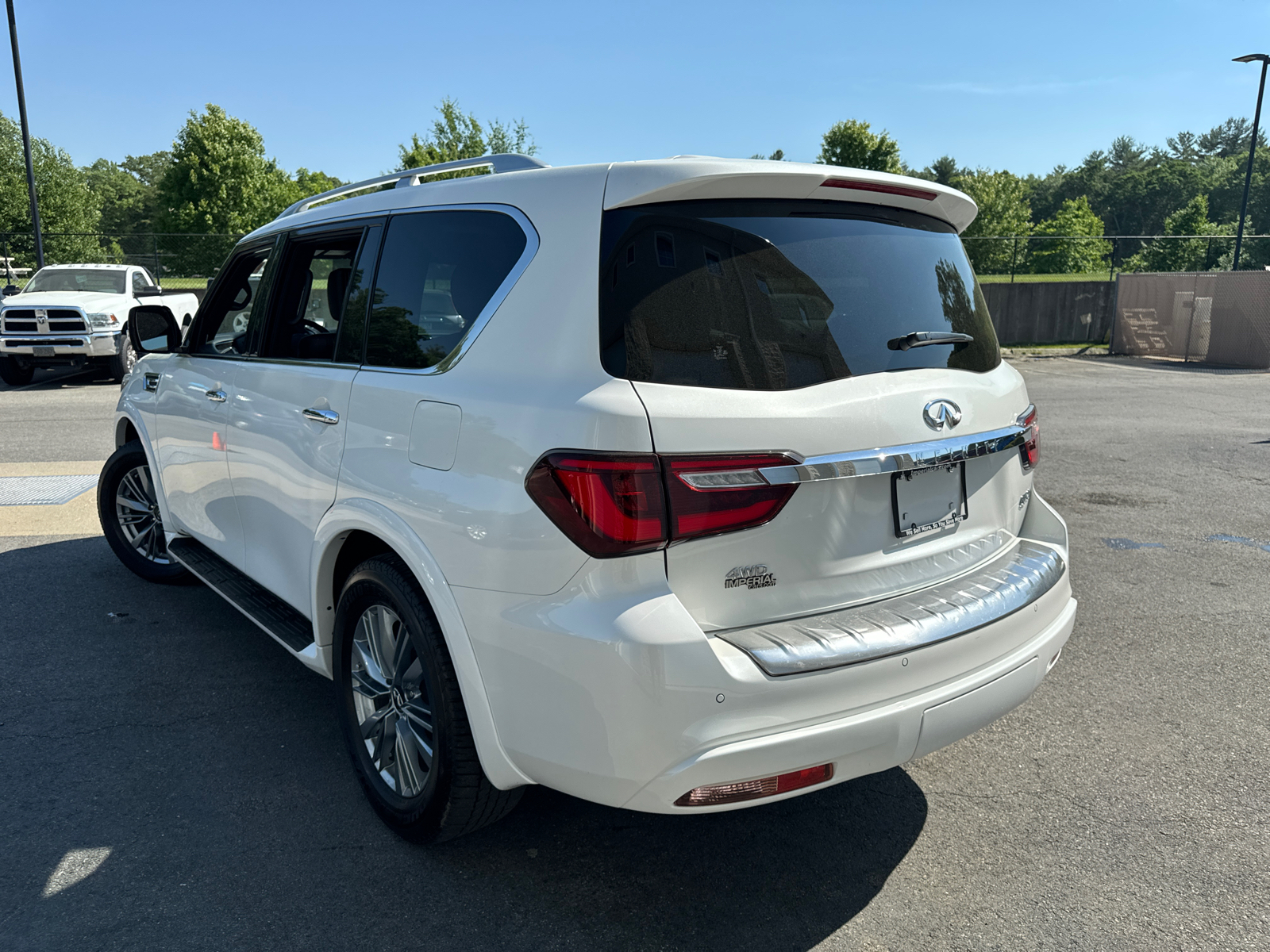 2022 INFINITI QX80 LUXE 8