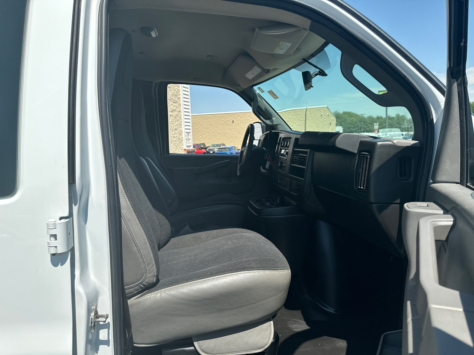 2021 GMC Savana 2500 Work Van 31