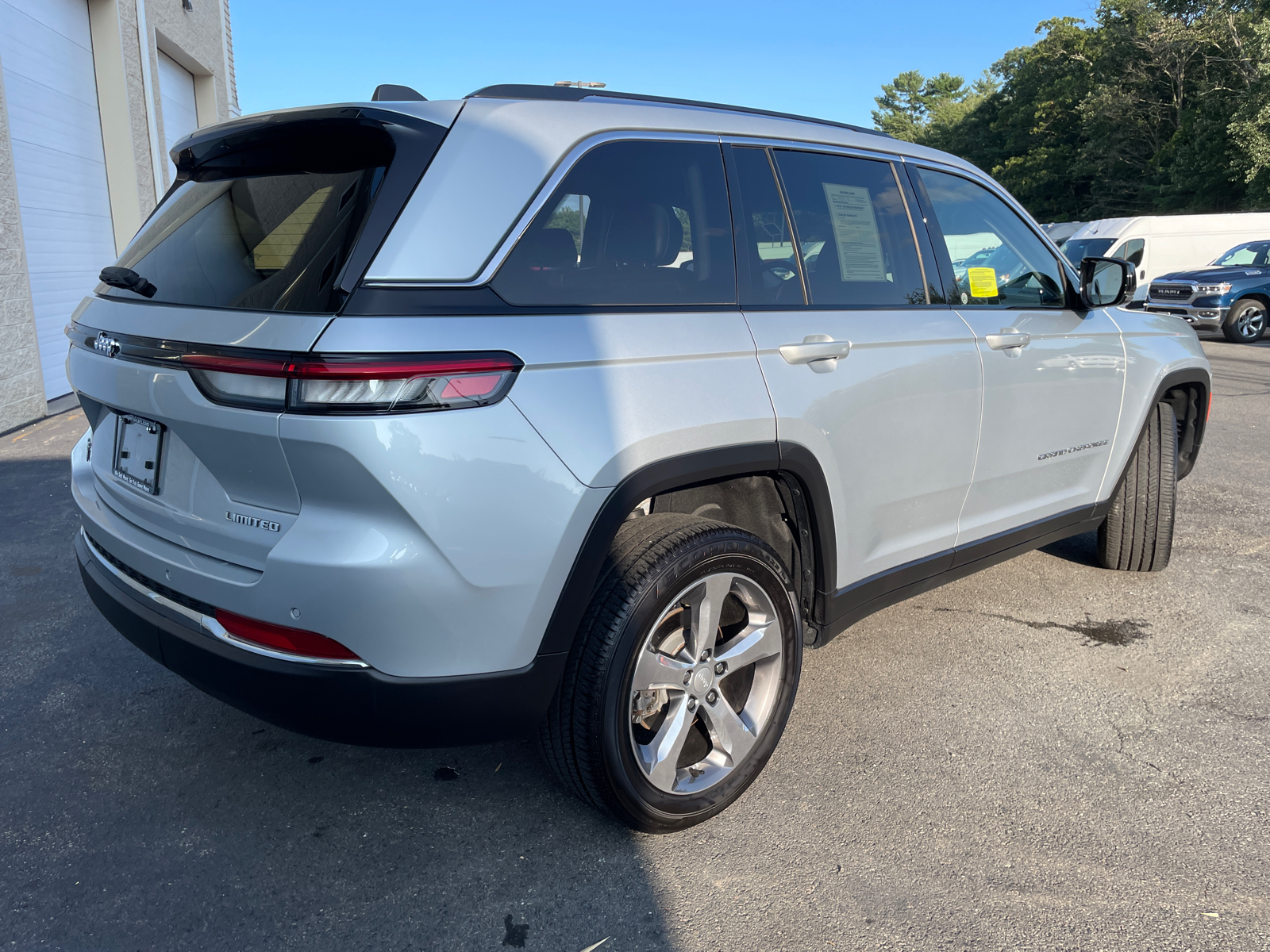 2022 Jeep Grand Cherokee Limited 14