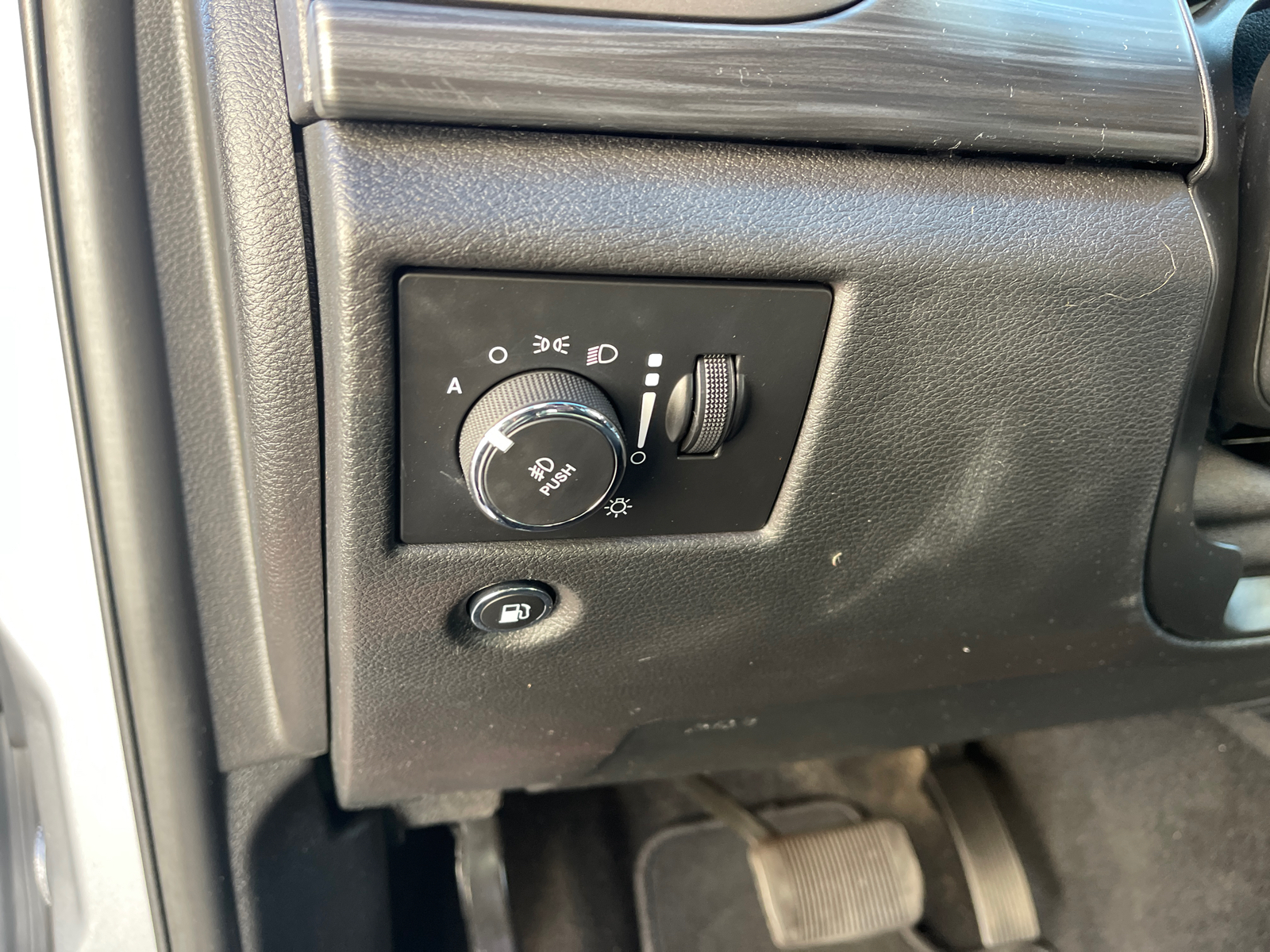 2019 Jeep Grand Cherokee Altitude 23