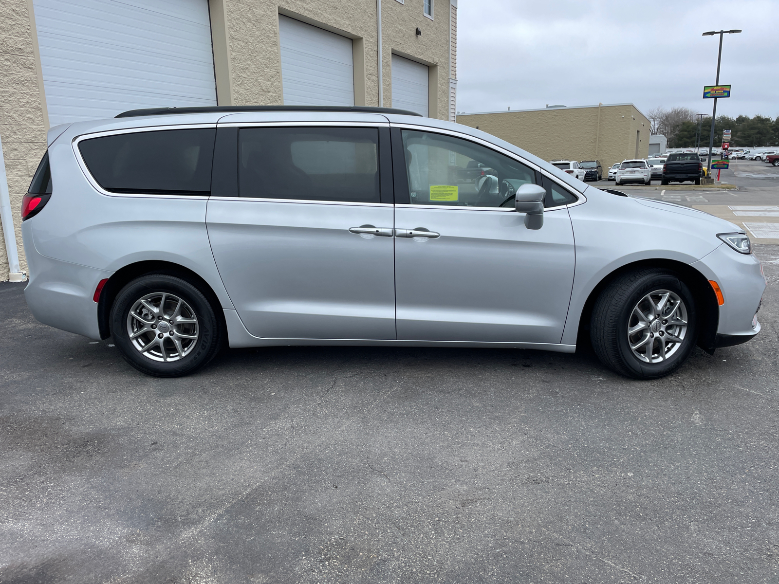 2022 Chrysler Pacifica Touring 13