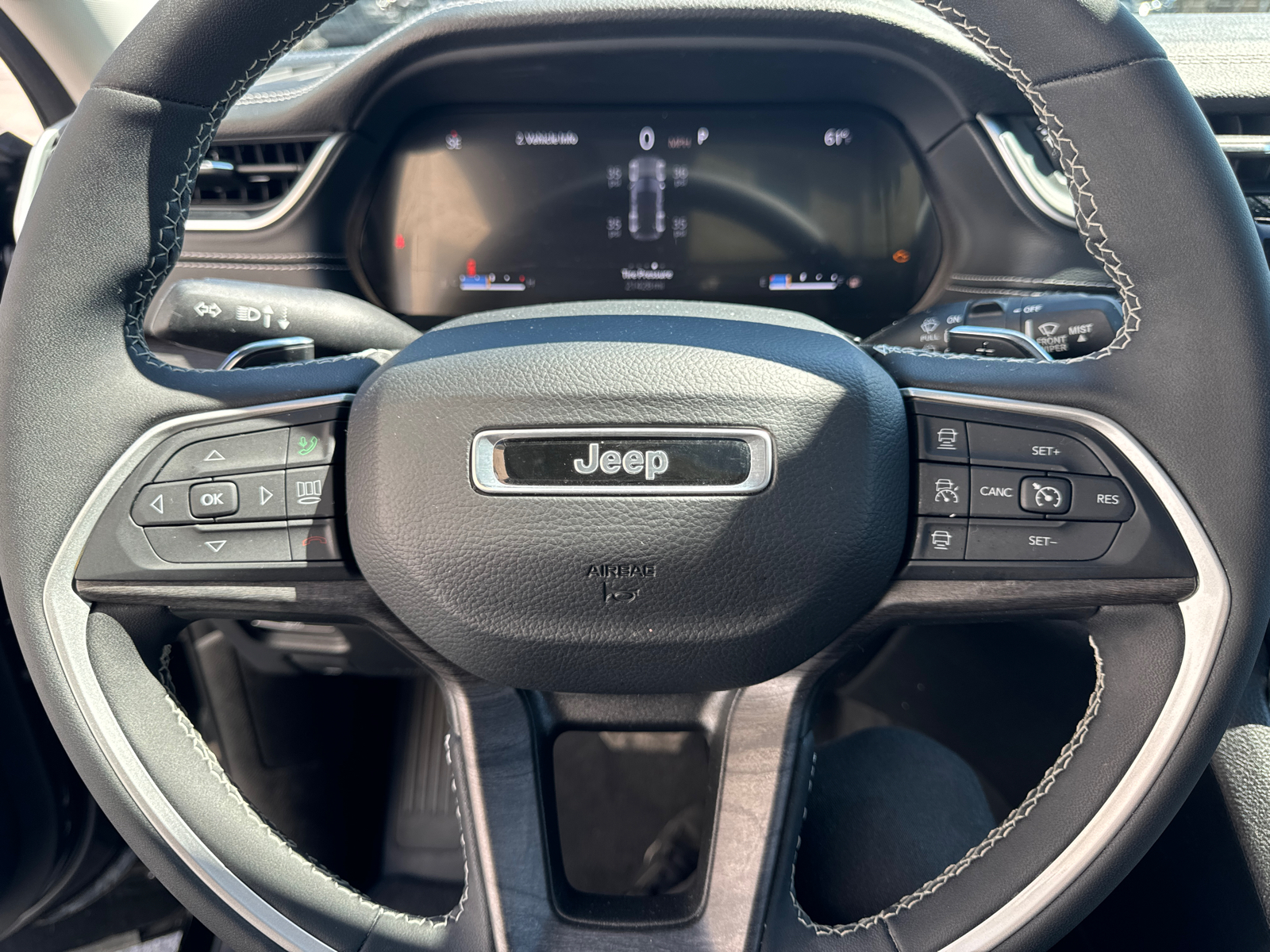 2023 Jeep Grand Cherokee Limited 27