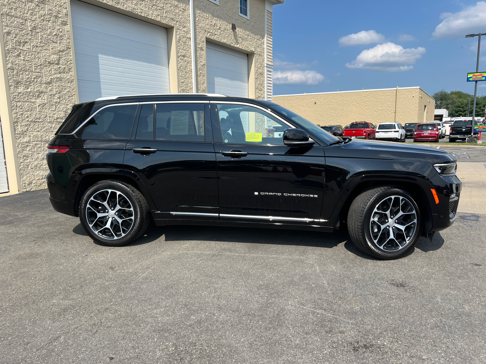 2023 Jeep Grand Cherokee Summit 11